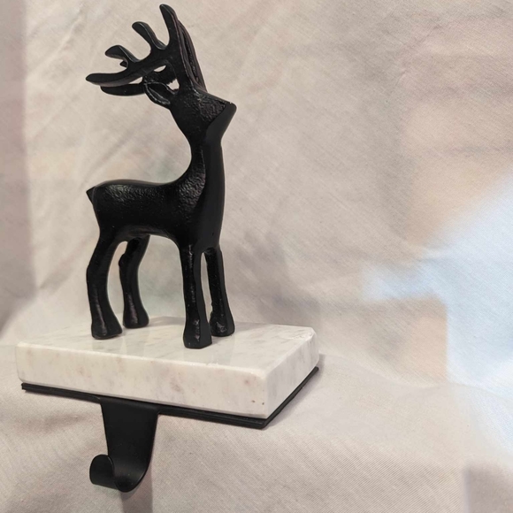 Cast Iron reindeer Christmas stocking hanger - Picture 8 of 9